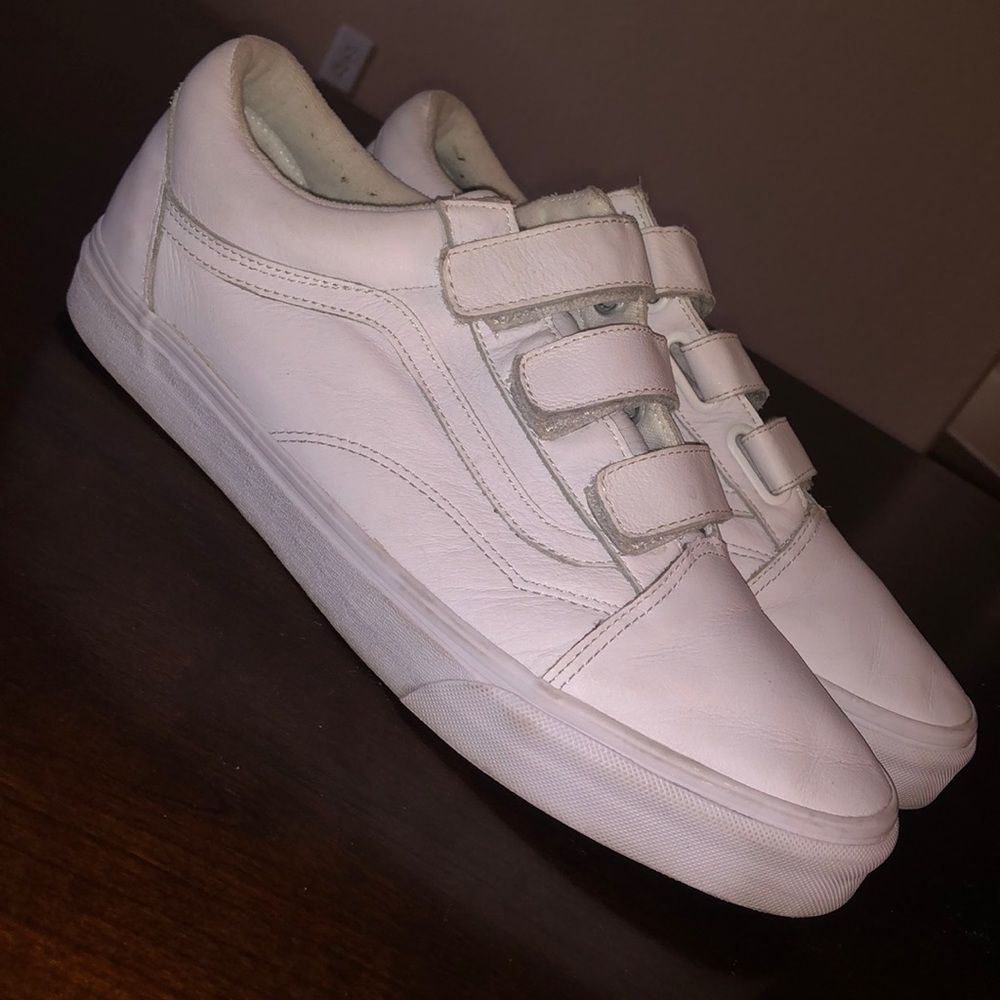 WHITE VANS